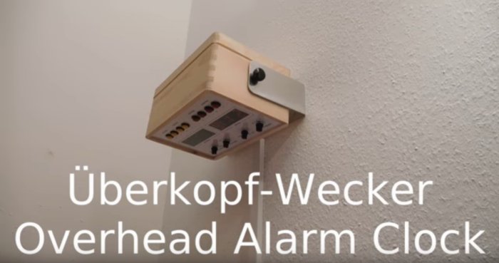Bild: Überkopf-Wecker 1:00
